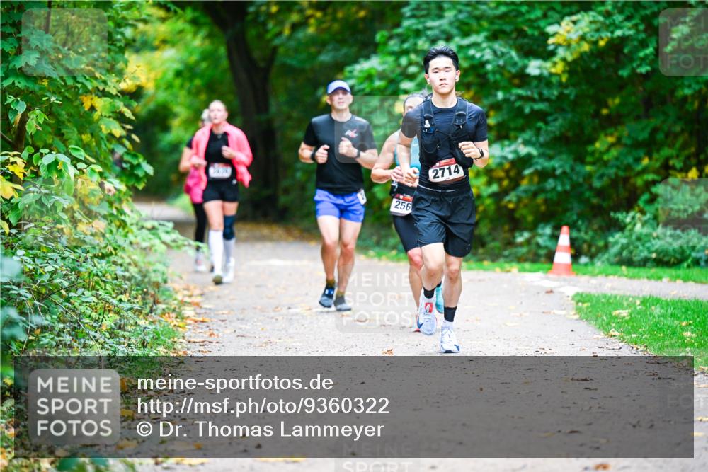 12.10.2025 - Bramfelder Halbmarathon 2025 Dr. Thomas Lammeyer http://msf.ph/oto/9360322 12.10.2025 11:11:40 Laufen 256, 2714 meine-sportfotos.de