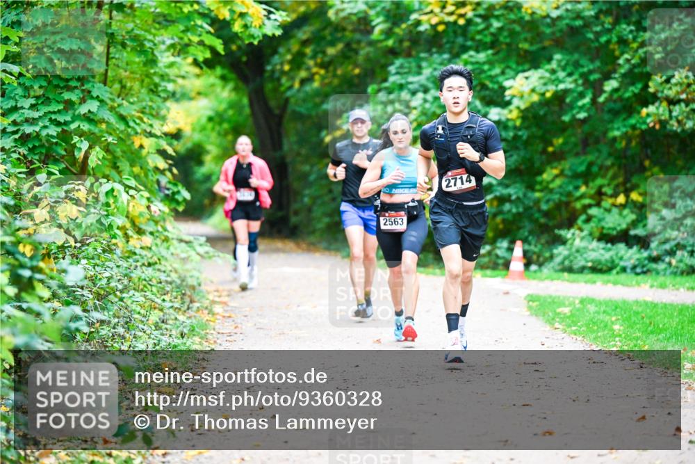 12.10.2025 - Bramfelder Halbmarathon 2025 Dr. Thomas Lammeyer http://msf.ph/oto/9360328 12.10.2025 11:11:41 Laufen 2563, 2714 meine-sportfotos.de