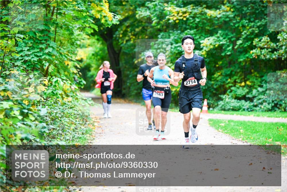 12.10.2025 - Bramfelder Halbmarathon 2025 Dr. Thomas Lammeyer http://msf.ph/oto/9360330 12.10.2025 11:11:41 Laufen 2563, 2714 meine-sportfotos.de