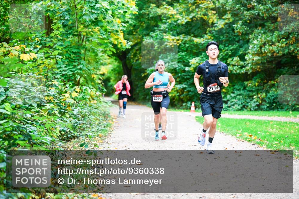 12.10.2025 - Bramfelder Halbmarathon 2025 Dr. Thomas Lammeyer http://msf.ph/oto/9360338 12.10.2025 11:11:42 Laufen 2714, 2563 meine-sportfotos.de