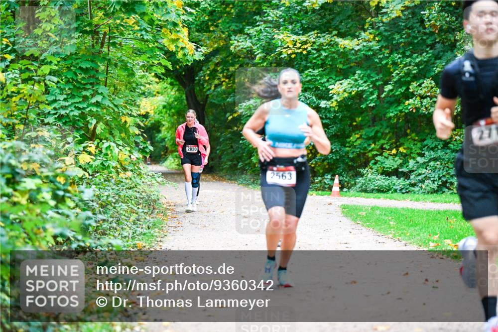 12.10.2025 - Bramfelder Halbmarathon 2025 Dr. Thomas Lammeyer http://msf.ph/oto/9360342 12.10.2025 11:11:43 Laufen 2820, 2563, 27 meine-sportfotos.de