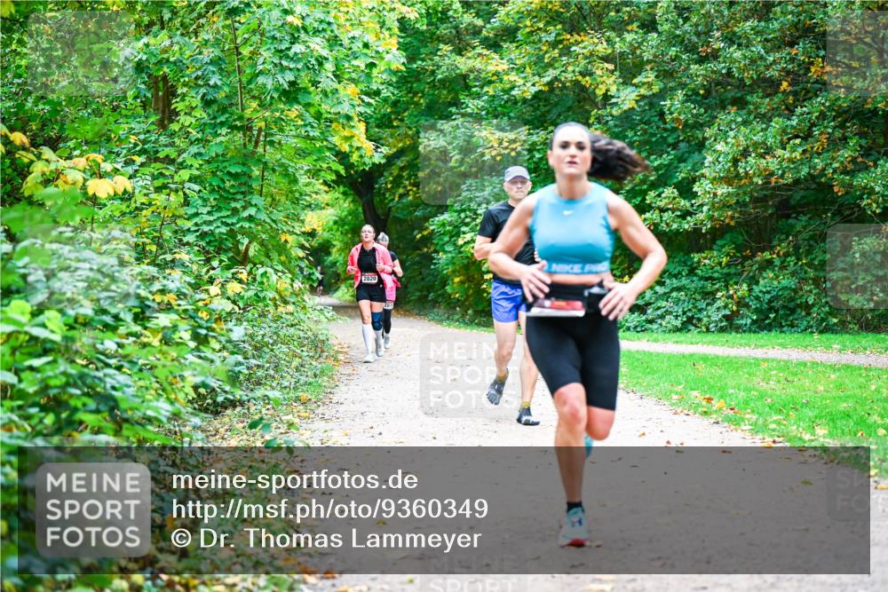 12.10.2025 - Bramfelder Halbmarathon 2025 Dr. Thomas Lammeyer http://msf.ph/oto/9360349 12.10.2025 11:11:44 Laufen 2820, 2819 meine-sportfotos.de