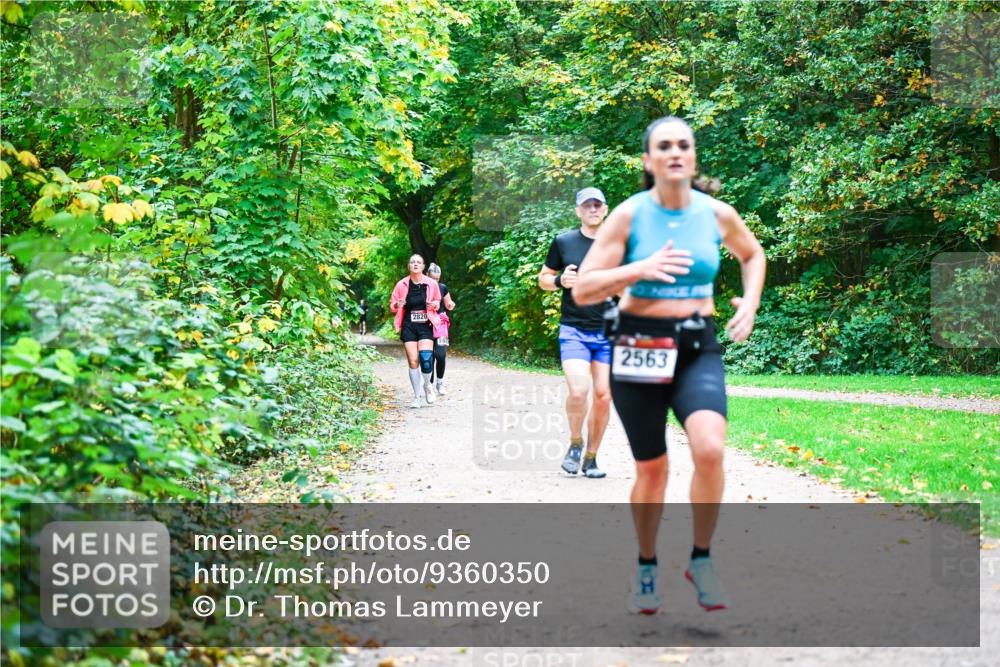 12.10.2025 - Bramfelder Halbmarathon 2025 Dr. Thomas Lammeyer http://msf.ph/oto/9360350 12.10.2025 11:11:44 Laufen 2820, 2563 meine-sportfotos.de