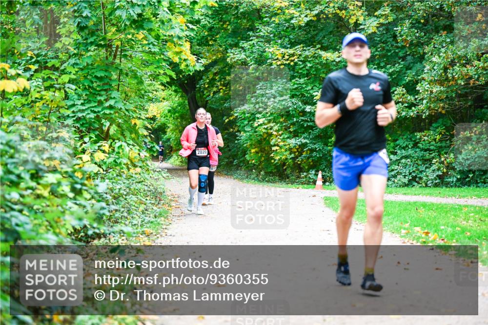 12.10.2025 - Bramfelder Halbmarathon 2025 Dr. Thomas Lammeyer http://msf.ph/oto/9360355 12.10.2025 11:11:45 Laufen 2820, 2819 meine-sportfotos.de