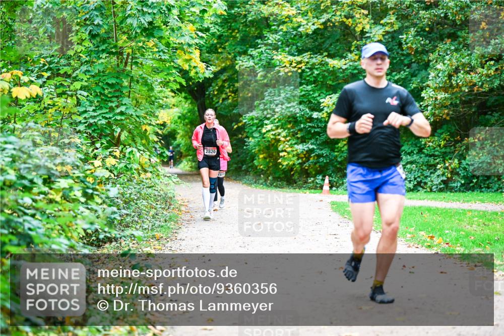 12.10.2025 - Bramfelder Halbmarathon 2025 Dr. Thomas Lammeyer http://msf.ph/oto/9360356 12.10.2025 11:11:45 Laufen 2820, 2819 meine-sportfotos.de