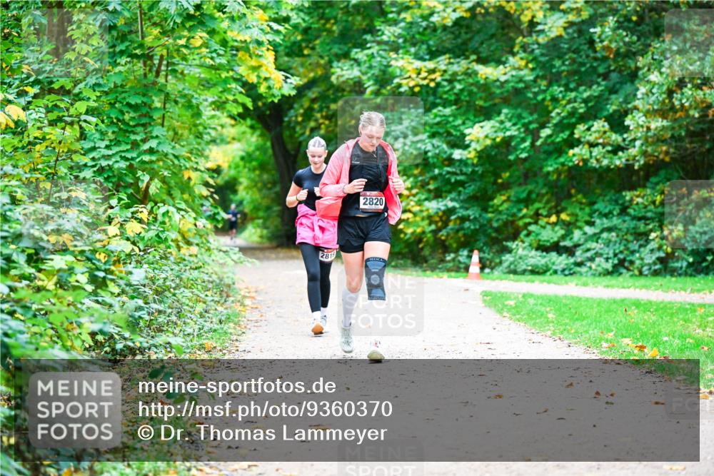 12.10.2025 - Bramfelder Halbmarathon 2025 Dr. Thomas Lammeyer http://msf.ph/oto/9360370 12.10.2025 11:11:48 Laufen 2819, 2820 meine-sportfotos.de