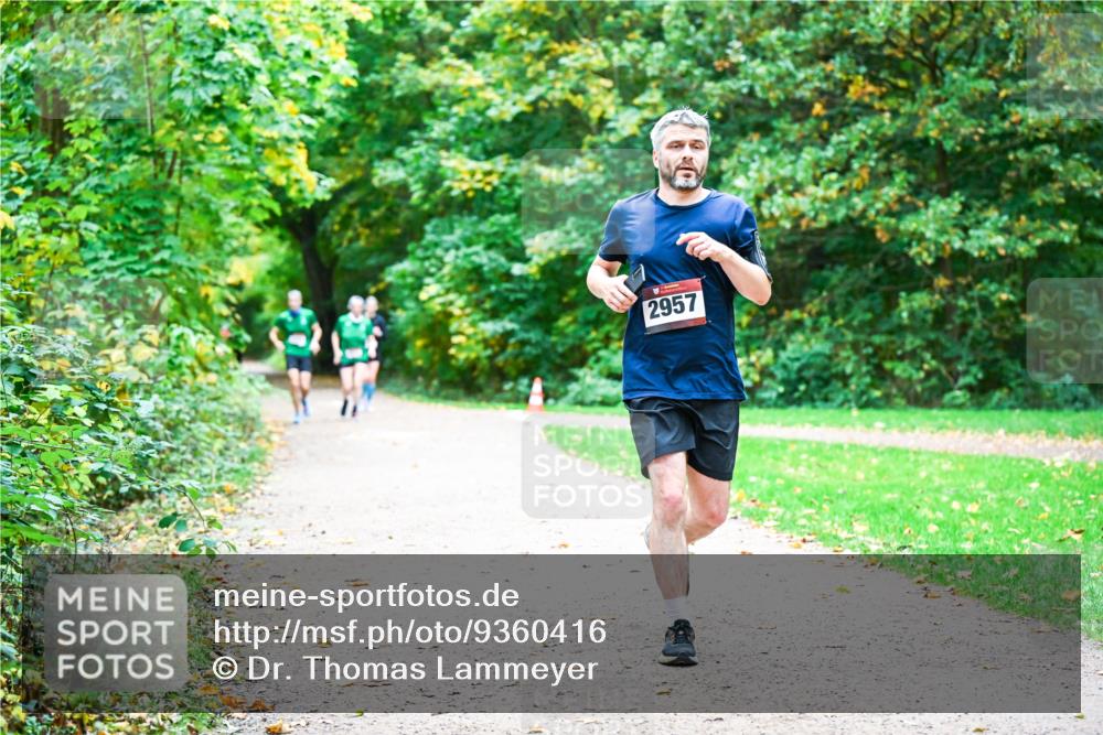 12.10.2025 - Bramfelder Halbmarathon 2025 Dr. Thomas Lammeyer http://msf.ph/oto/9360416 12.10.2025 11:12:15 Laufen 2957 meine-sportfotos.de
