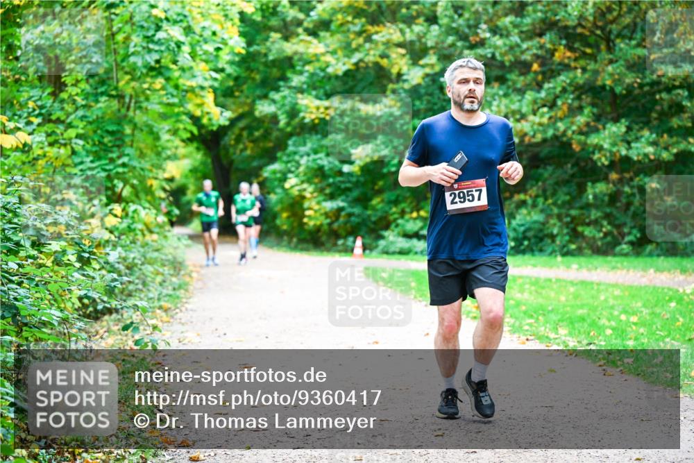 12.10.2025 - Bramfelder Halbmarathon 2025 Dr. Thomas Lammeyer http://msf.ph/oto/9360417 12.10.2025 11:12:15 Laufen 2957 meine-sportfotos.de
