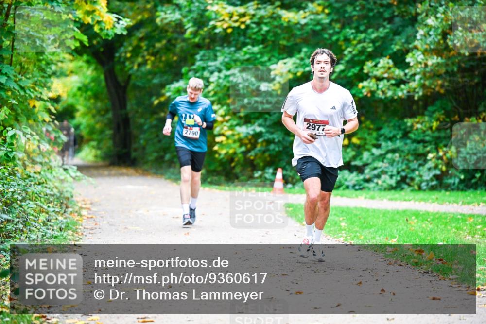 12.10.2025 - Bramfelder Halbmarathon 2025 Dr. Thomas Lammeyer http://msf.ph/oto/9360617 12.10.2025 11:13:12 Laufen 2790, 2977, 874 meine-sportfotos.de