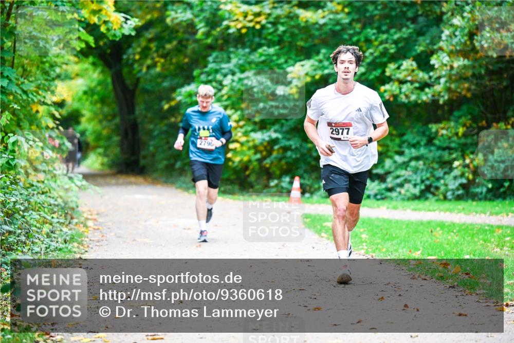 12.10.2025 - Bramfelder Halbmarathon 2025 Dr. Thomas Lammeyer http://msf.ph/oto/9360618 12.10.2025 11:13:12 Laufen 2325, 2796, 2977 meine-sportfotos.de
