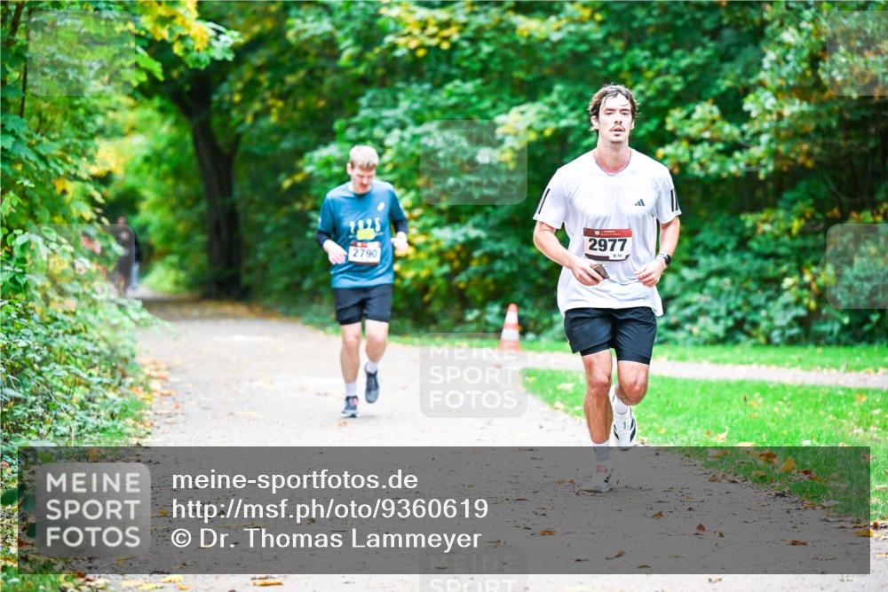 12.10.2025 - Bramfelder Halbmarathon 2025 Dr. Thomas Lammeyer http://msf.ph/oto/9360619 12.10.2025 11:13:12 Laufen 2790, 2977, 74 meine-sportfotos.de