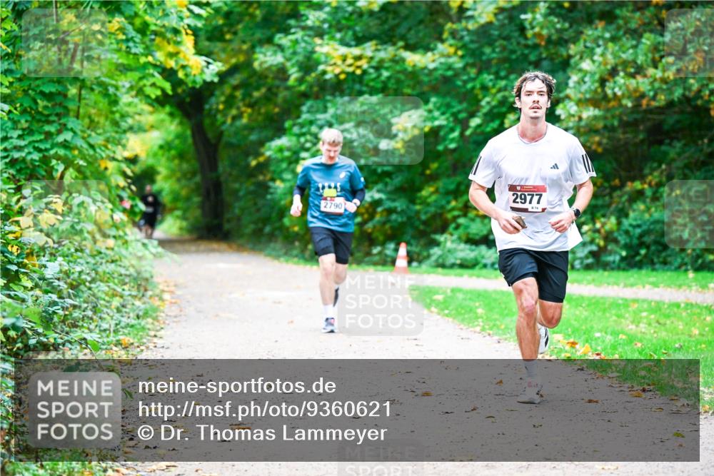 12.10.2025 - Bramfelder Halbmarathon 2025 Dr. Thomas Lammeyer http://msf.ph/oto/9360621 12.10.2025 11:13:13 Laufen 2790, 2977, 74 meine-sportfotos.de