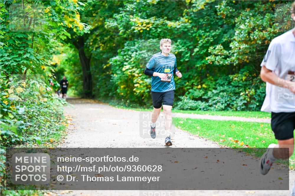12.10.2025 - Bramfelder Halbmarathon 2025 Dr. Thomas Lammeyer http://msf.ph/oto/9360628 12.10.2025 11:13:14 Laufen 2125, 90, 2 meine-sportfotos.de