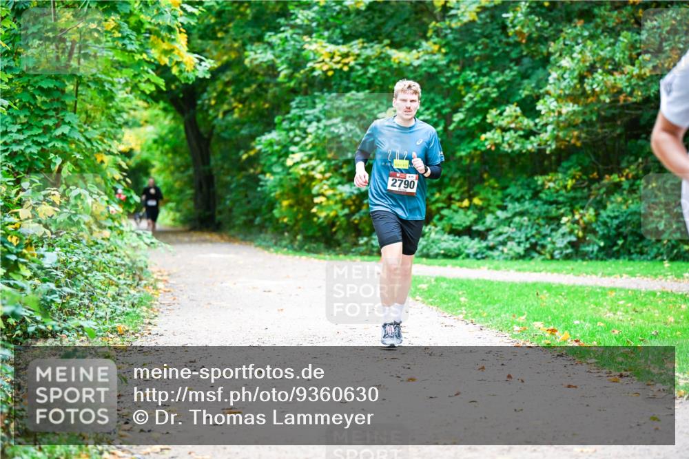 12.10.2025 - Bramfelder Halbmarathon 2025 Dr. Thomas Lammeyer http://msf.ph/oto/9360630 12.10.2025 11:13:14 Laufen 2790 meine-sportfotos.de