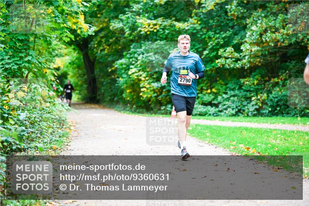 12.10.2025 - Bramfelder Halbmarathon 2025 Dr. Thomas Lammeyer http://msf.ph/oto/9360631 12.10.2025 11:13:14 Laufen 2790 meine-sportfotos.de