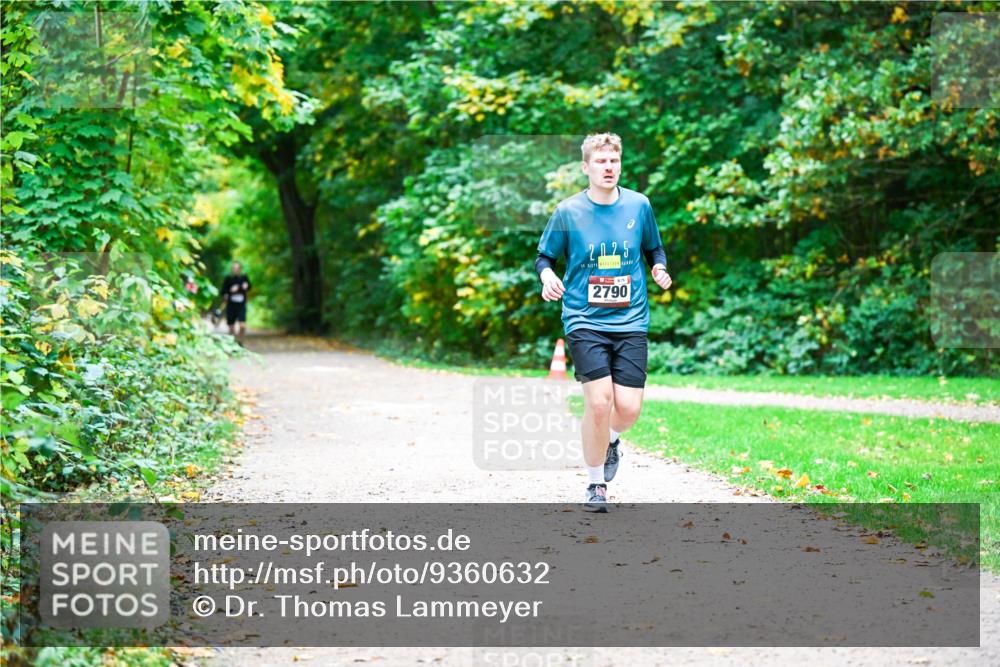 12.10.2025 - Bramfelder Halbmarathon 2025 Dr. Thomas Lammeyer http://msf.ph/oto/9360632 12.10.2025 11:13:15 Laufen 2025, 2790 meine-sportfotos.de