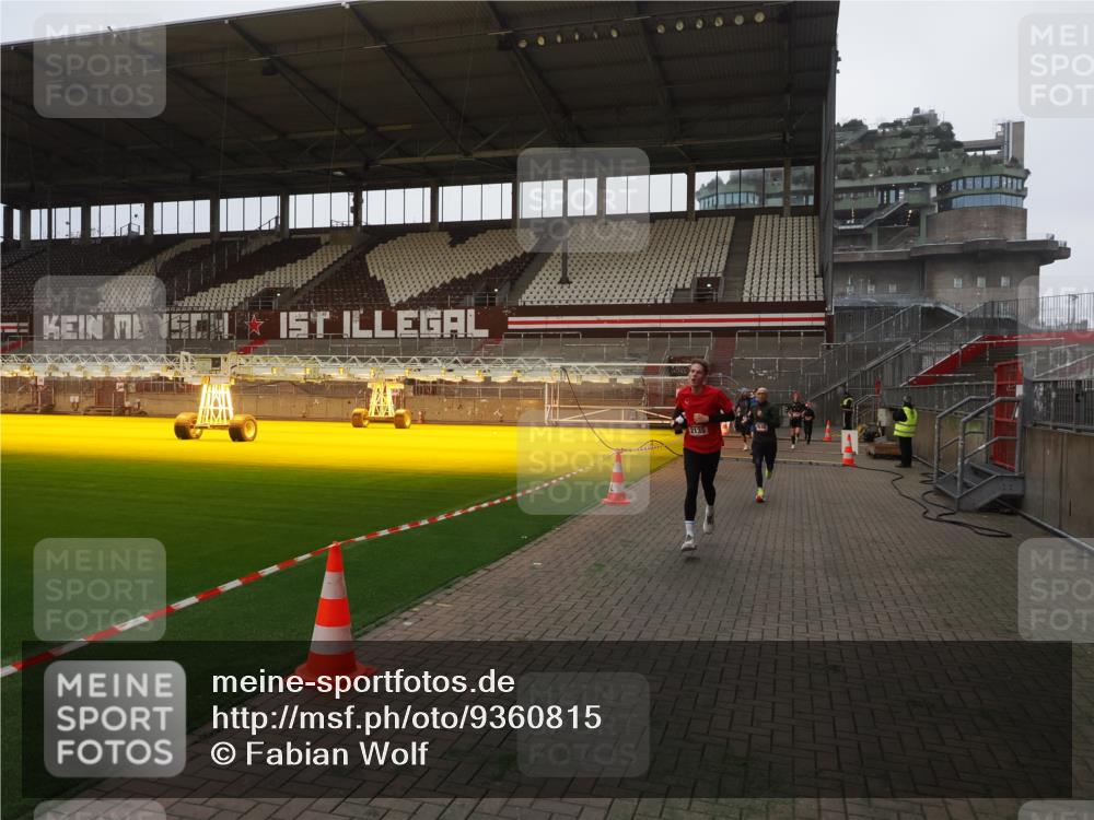 07.12.2025 - St. Pauli X-Mass-Run No. 15 Fabian Wolf http://msf.ph/oto/9360815 07.12.2025 09:51:15 Ziel 13, 615, 2135, 2646, 4273 meine-sportfotos.de