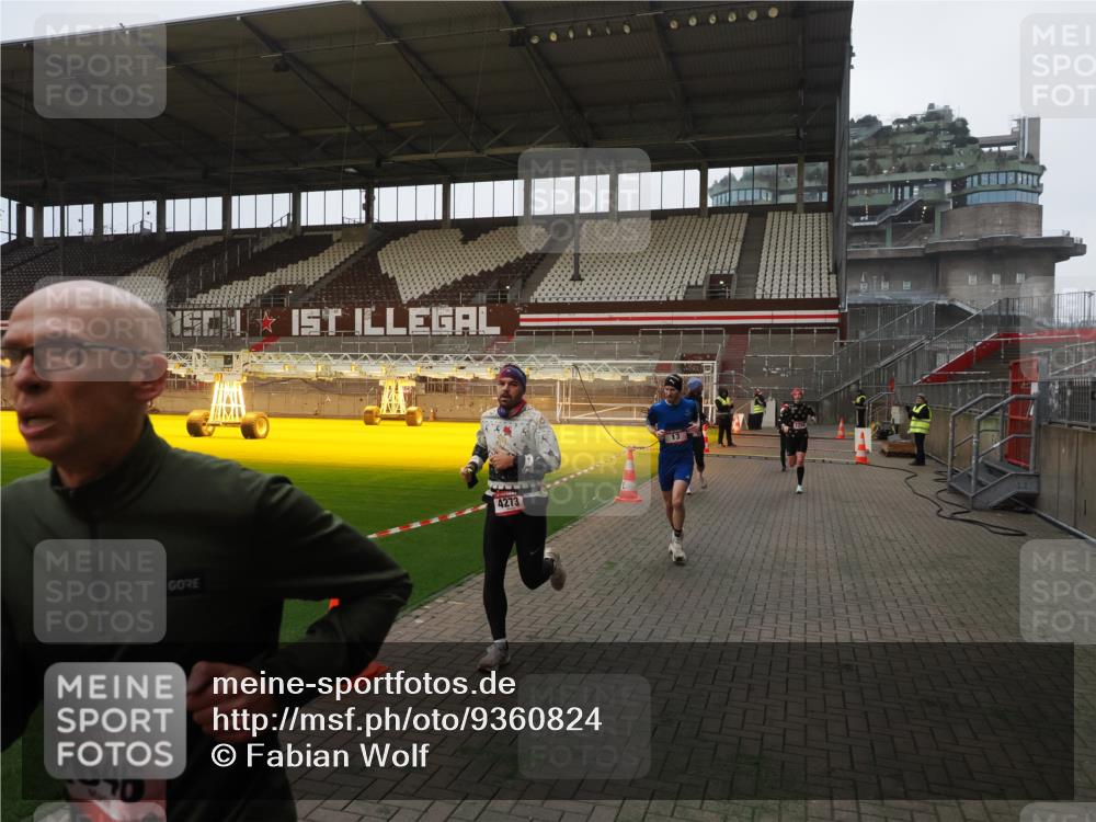 07.12.2025 - St. Pauli X-Mass-Run No. 15 Fabian Wolf http://msf.ph/oto/9360824 07.12.2025 09:51:18 Ziel 13, 1258, 2030, 2135, 2646, 3110, 4273 meine-sportfotos.de