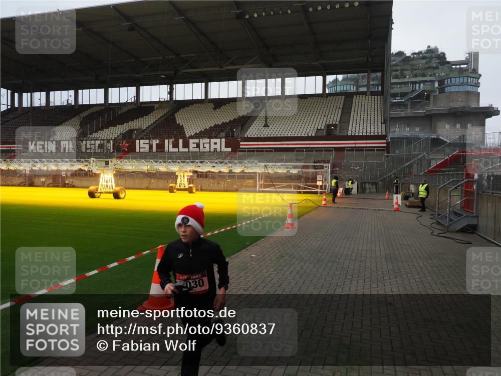 07.12.2025 - St. Pauli X-Mass-Run No. 15 Fabian Wolf http://msf.ph/oto/9360837 07.12.2025 09:51:23 Ziel 13, 1258, 2030, 2135, 2646, 3110, 4273 meine-sportfotos.de