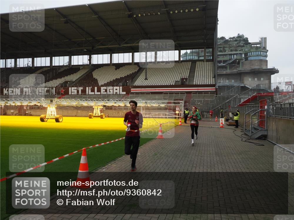 07.12.2025 - St. Pauli X-Mass-Run No. 15 Fabian Wolf http://msf.ph/oto/9360842 07.12.2025 09:51:34 Ziel 13, 1117, 1258, 1893, 2030, 3110, 4273 meine-sportfotos.de