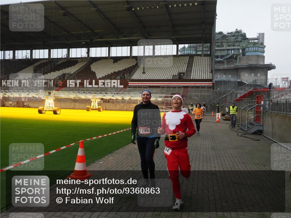 07.12.2025 - St. Pauli X-Mass-Run No. 15 Fabian Wolf http://msf.ph/oto/9360863 07.12.2025 09:52:25 Ziel 154, 195, 1296, 2034 meine-sportfotos.de