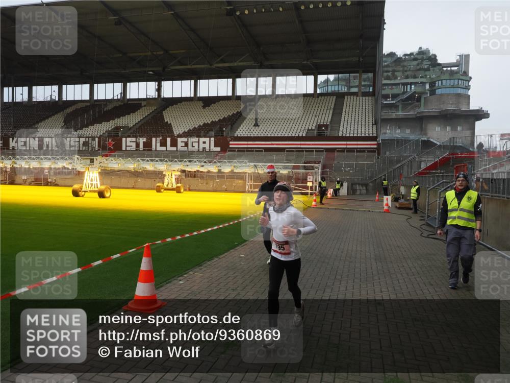 07.12.2025 - St. Pauli X-Mass-Run No. 15 Fabian Wolf http://msf.ph/oto/9360869 07.12.2025 09:52:32 Ziel 154, 195, 1052, 1296, 2034 meine-sportfotos.de