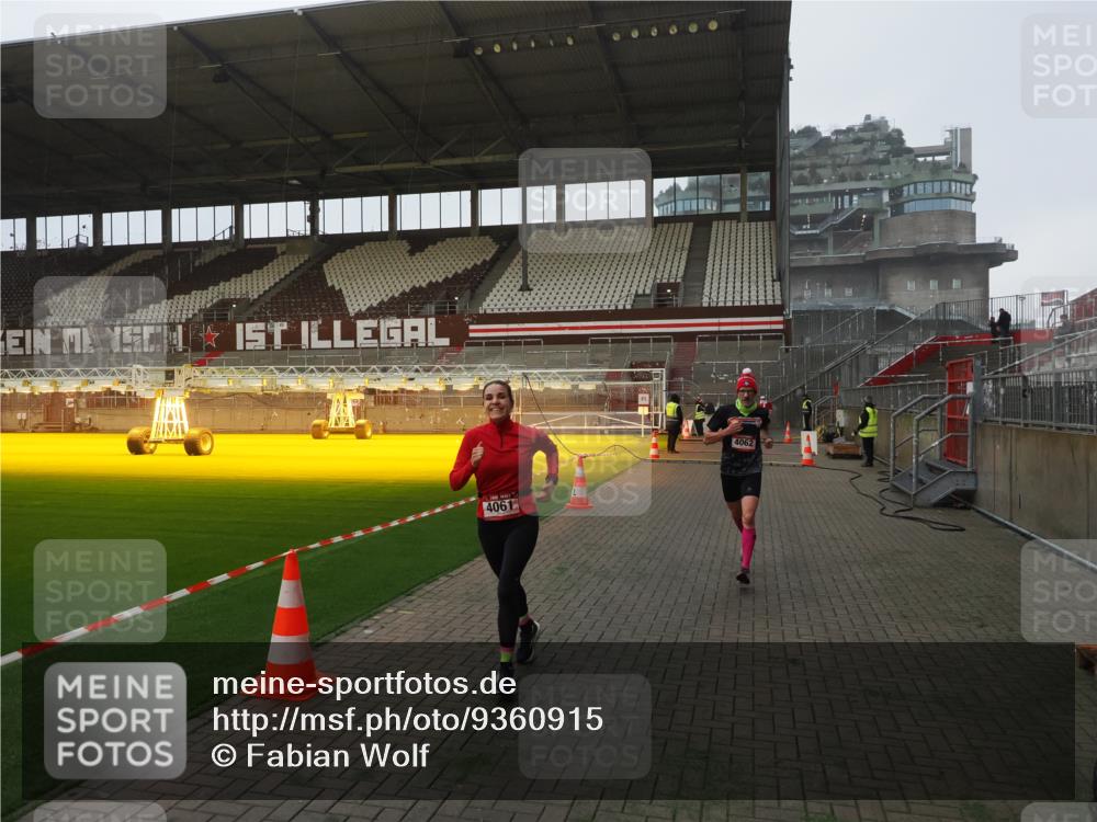 07.12.2025 - St. Pauli X-Mass-Run No. 15 Fabian Wolf http://msf.ph/oto/9360915 07.12.2025 09:53:47 Ziel 96, 115, 4050, 4061, 4062 meine-sportfotos.de