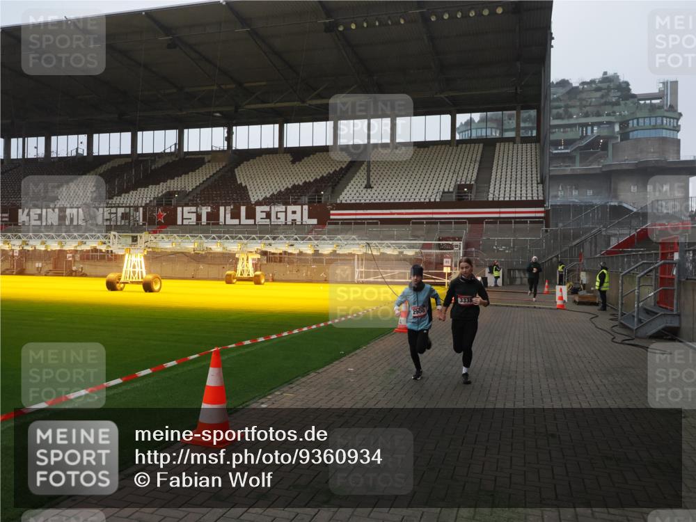 07.12.2025 - St. Pauli X-Mass-Run No. 15 Fabian Wolf http://msf.ph/oto/9360934 07.12.2025 09:54:12 Ziel 1375, 2651, 2900, 3338 meine-sportfotos.de
