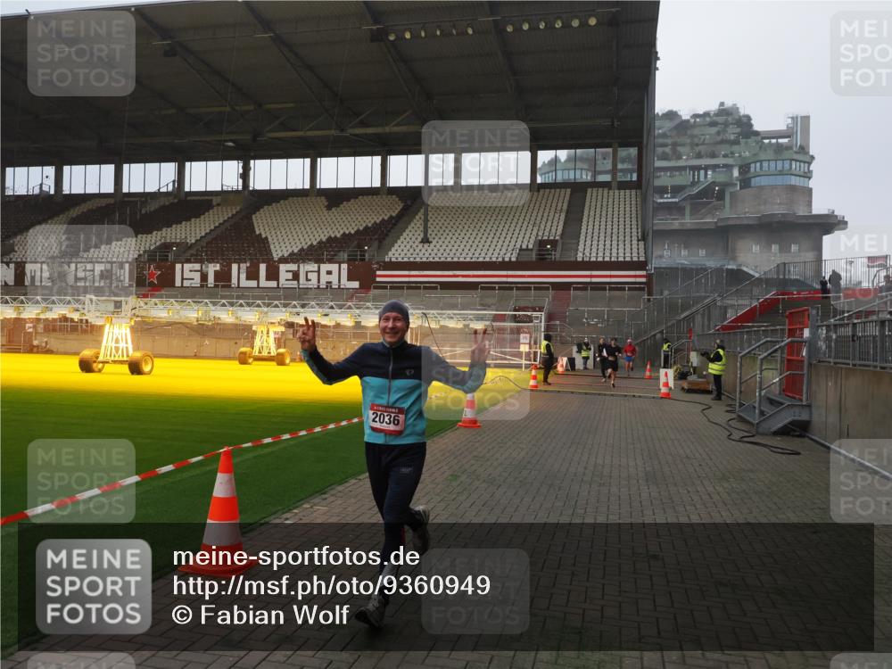 07.12.2025 - St. Pauli X-Mass-Run No. 15 Fabian Wolf http://msf.ph/oto/9360949 07.12.2025 09:54:24 Ziel 1375, 2036, 2900, 3310, 3338 meine-sportfotos.de