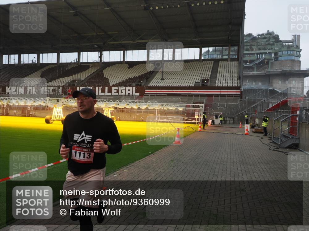 07.12.2025 - St. Pauli X-Mass-Run No. 15 Fabian Wolf http://msf.ph/oto/9360999 07.12.2025 09:55:20 Ziel 1101, 1113, 4087 meine-sportfotos.de