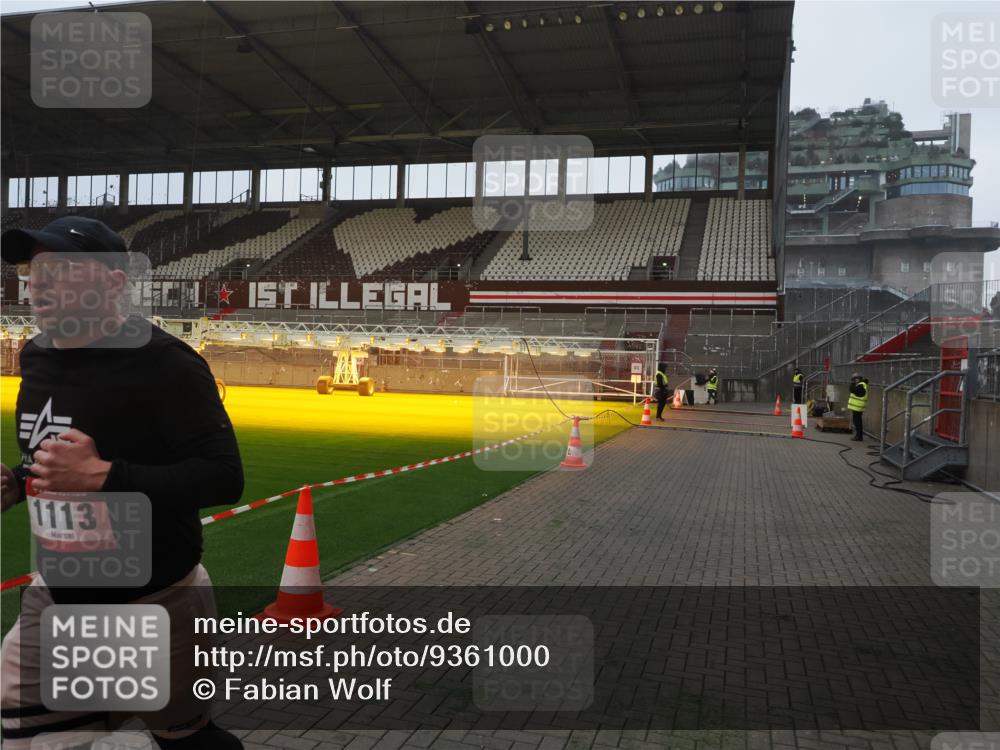 07.12.2025 - St. Pauli X-Mass-Run No. 15 Fabian Wolf http://msf.ph/oto/9361000 07.12.2025 09:55:20 Ziel 1101, 1113, 4087 meine-sportfotos.de