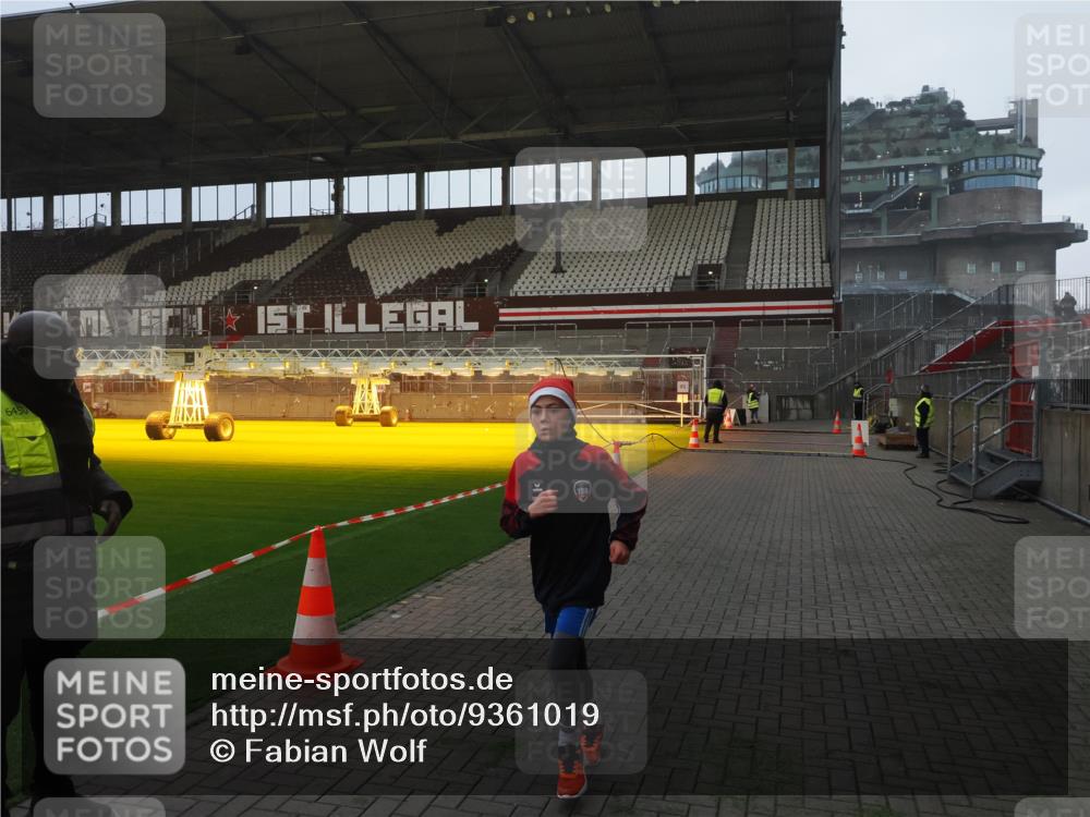 07.12.2025 - St. Pauli X-Mass-Run No. 15 Fabian Wolf http://msf.ph/oto/9361019 07.12.2025 09:55:58 Ziel 312, 3398 meine-sportfotos.de