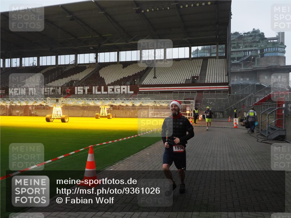 07.12.2025 - St. Pauli X-Mass-Run No. 15 Fabian Wolf http://msf.ph/oto/9361026 07.12.2025 09:56:11 Ziel 1483, 1530 meine-sportfotos.de