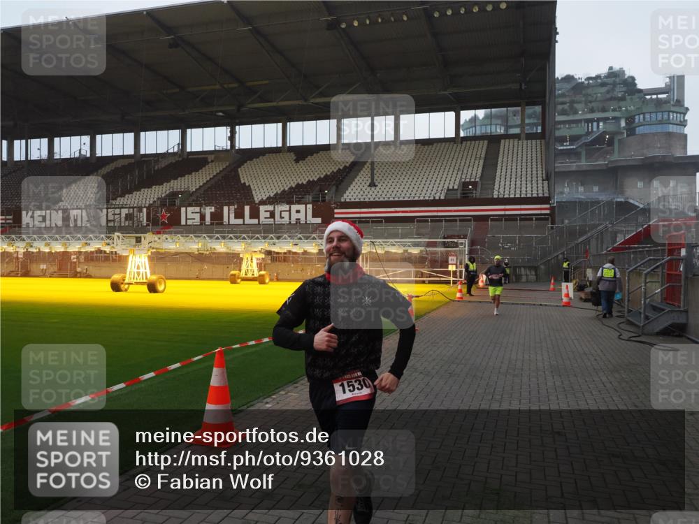 07.12.2025 - St. Pauli X-Mass-Run No. 15 Fabian Wolf http://msf.ph/oto/9361028 07.12.2025 09:56:11 Ziel 1483, 1530 meine-sportfotos.de