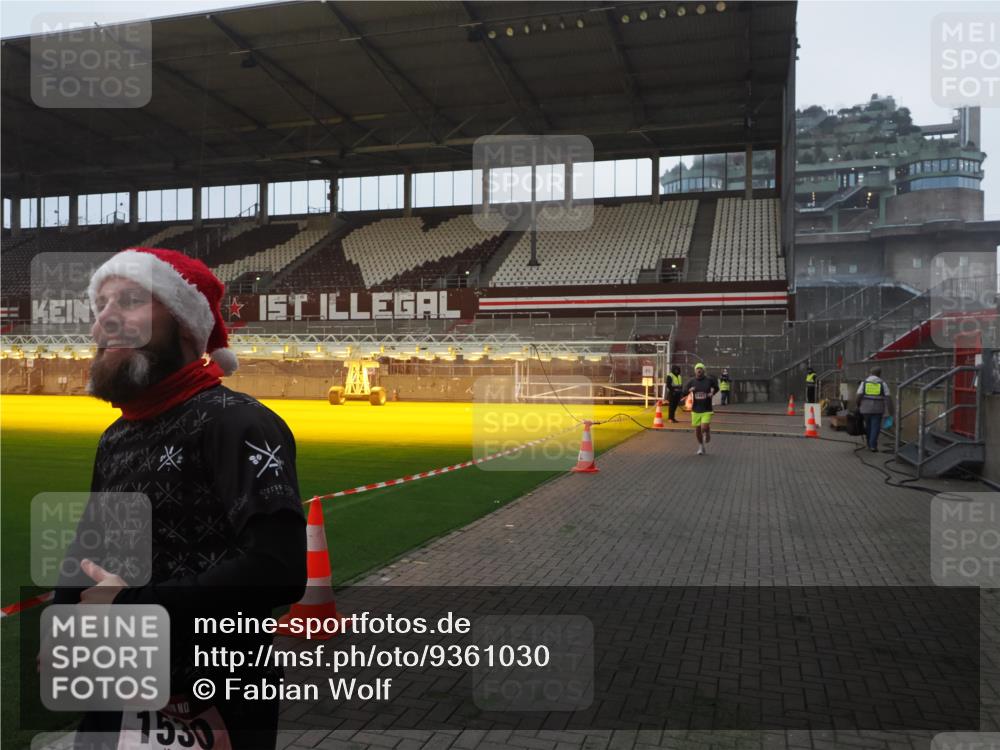 07.12.2025 - St. Pauli X-Mass-Run No. 15 Fabian Wolf http://msf.ph/oto/9361030 07.12.2025 09:56:12 Ziel 1483, 1530 meine-sportfotos.de