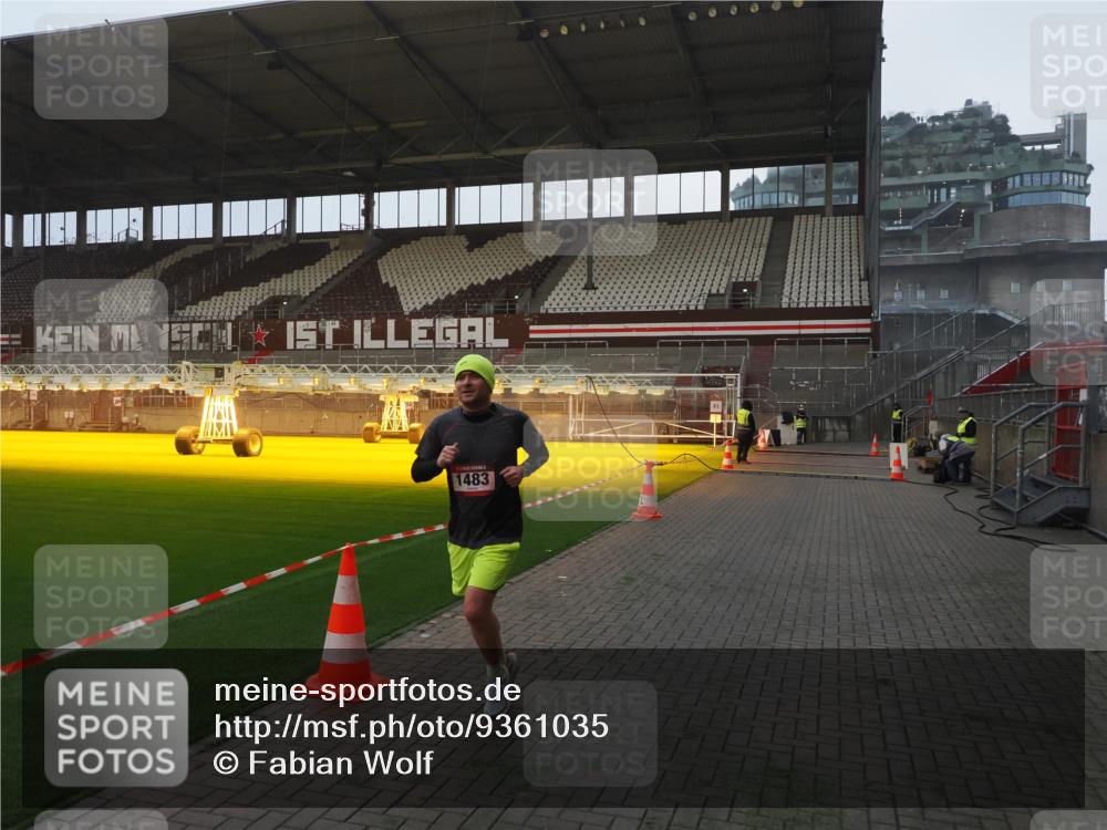 07.12.2025 - St. Pauli X-Mass-Run No. 15 Fabian Wolf http://msf.ph/oto/9361035 07.12.2025 09:56:15 Ziel 1483, 1530 meine-sportfotos.de
