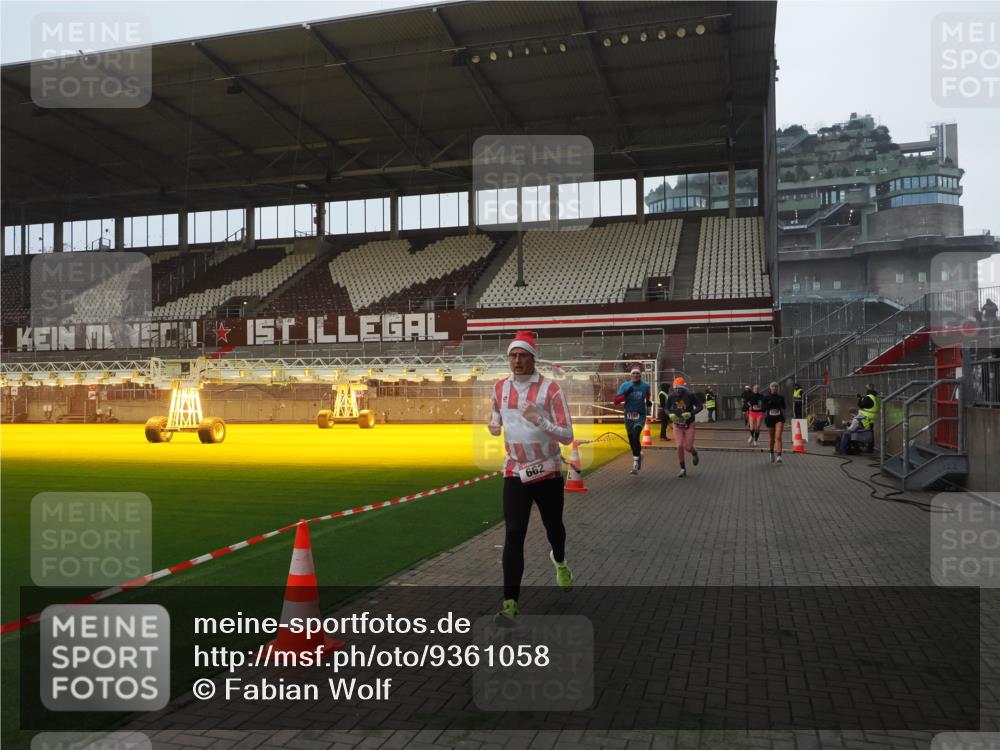07.12.2025 - St. Pauli X-Mass-Run No. 15 Fabian Wolf http://msf.ph/oto/9361058 07.12.2025 09:56:42 Ziel 198, 662, 1165, 3255, 4208, 4209 meine-sportfotos.de
