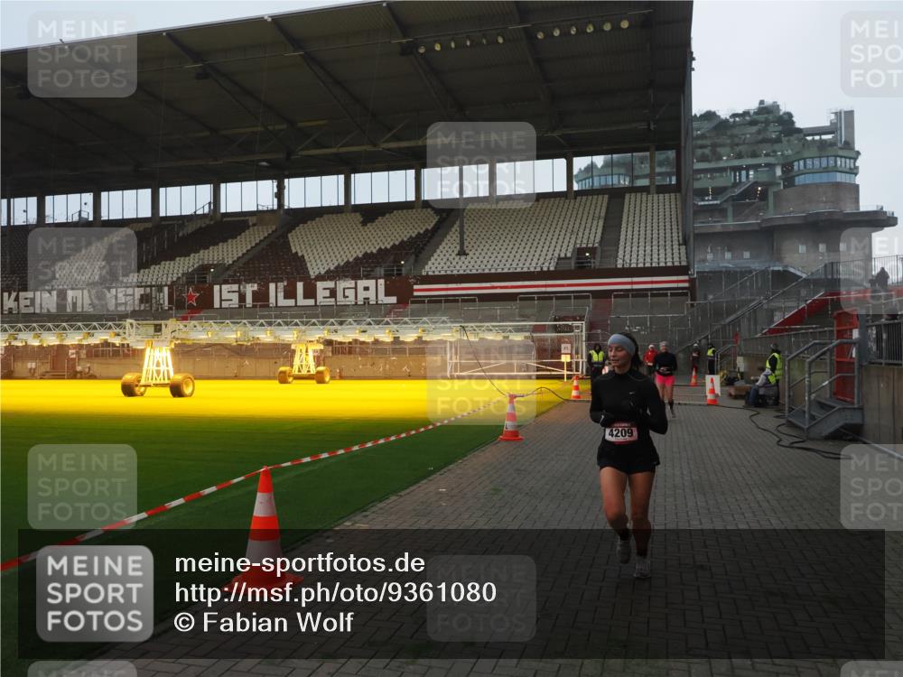 07.12.2025 - St. Pauli X-Mass-Run No. 15 Fabian Wolf http://msf.ph/oto/9361080 07.12.2025 09:56:46 Ziel 198, 662, 1116, 1165, 3255, 4208, 4209 meine-sportfotos.de