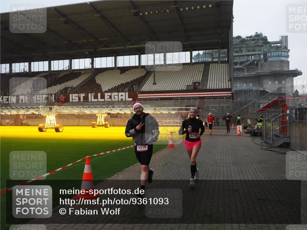 07.12.2025 - St. Pauli X-Mass-Run No. 15 Fabian Wolf http://msf.ph/oto/9361093 07.12.2025 09:56:51 Ziel 198, 497, 662, 1116, 1165, 2861, 4208, 4209 meine-sportfotos.de