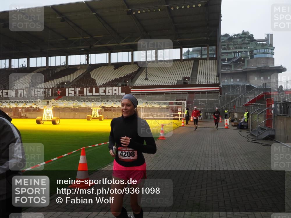 07.12.2025 - St. Pauli X-Mass-Run No. 15 Fabian Wolf http://msf.ph/oto/9361098 07.12.2025 09:56:52 Ziel 198, 497, 662, 1116, 1165, 2861, 4208, 4209 meine-sportfotos.de