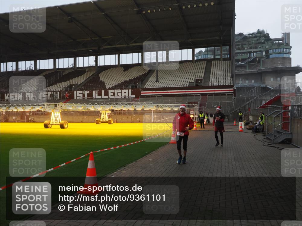 07.12.2025 - St. Pauli X-Mass-Run No. 15 Fabian Wolf http://msf.ph/oto/9361101 07.12.2025 09:56:55 Ziel 198, 497, 662, 1116, 1165, 2861, 4208, 4209 meine-sportfotos.de