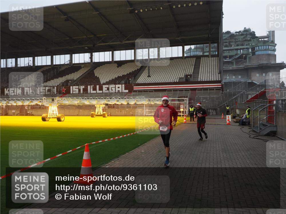 07.12.2025 - St. Pauli X-Mass-Run No. 15 Fabian Wolf http://msf.ph/oto/9361103 07.12.2025 09:56:56 Ziel 198, 497, 662, 1116, 1165, 2861, 4208, 4209 meine-sportfotos.de