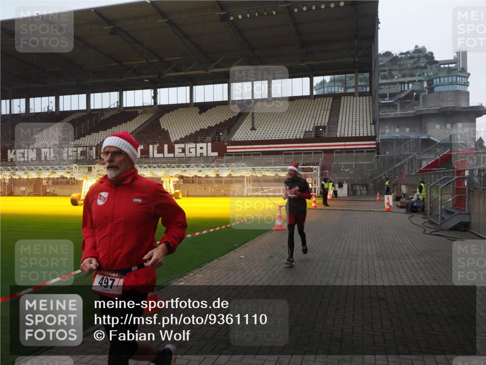 07.12.2025 - St. Pauli X-Mass-Run No. 15 Fabian Wolf http://msf.ph/oto/9361110 07.12.2025 09:56:57 Ziel 198, 497, 1116, 1165, 2861, 4208, 4209 meine-sportfotos.de