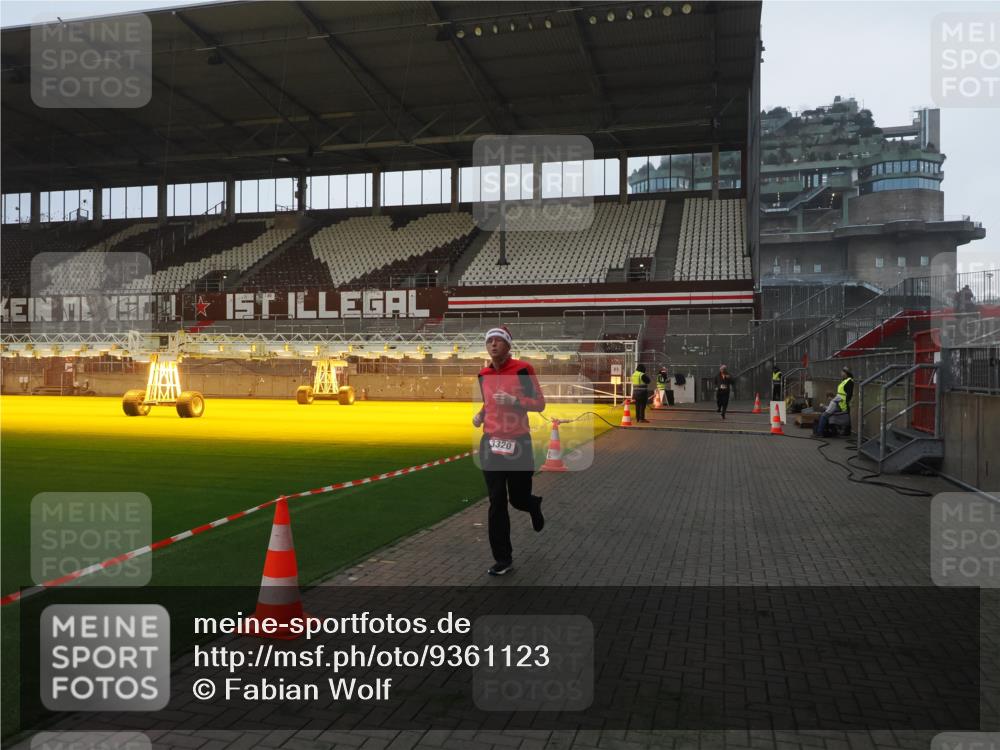 07.12.2025 - St. Pauli X-Mass-Run No. 15 Fabian Wolf http://msf.ph/oto/9361123 07.12.2025 09:57:09 Ziel 497, 2861, 3320, 4032 meine-sportfotos.de
