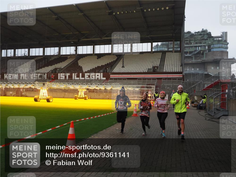 07.12.2025 - St. Pauli X-Mass-Run No. 15 Fabian Wolf http://msf.ph/oto/9361141 07.12.2025 09:57:28 Ziel 632, 1292, 1293, 1377, 1395, 2678, 4032 meine-sportfotos.de