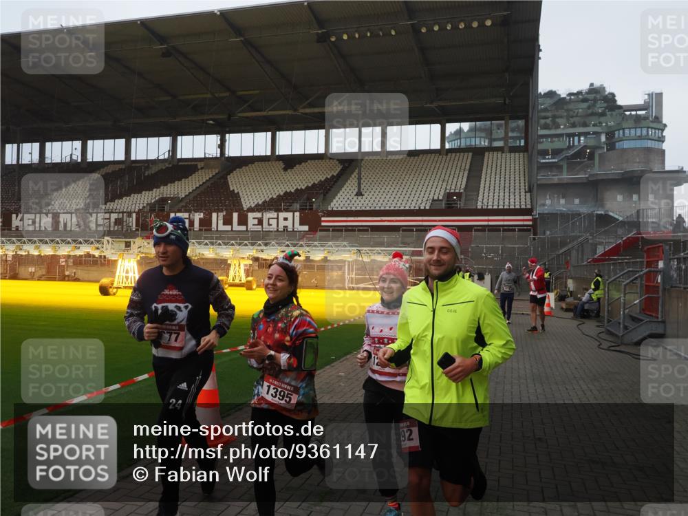07.12.2025 - St. Pauli X-Mass-Run No. 15 Fabian Wolf http://msf.ph/oto/9361147 07.12.2025 09:57:30 Ziel 632, 1292, 1293, 1377, 1395, 2678 meine-sportfotos.de
