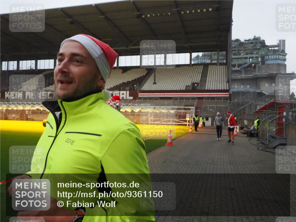 07.12.2025 - St. Pauli X-Mass-Run No. 15 Fabian Wolf http://msf.ph/oto/9361150 07.12.2025 09:57:30 Ziel 632, 1292, 1293, 1377, 1395, 2678 meine-sportfotos.de