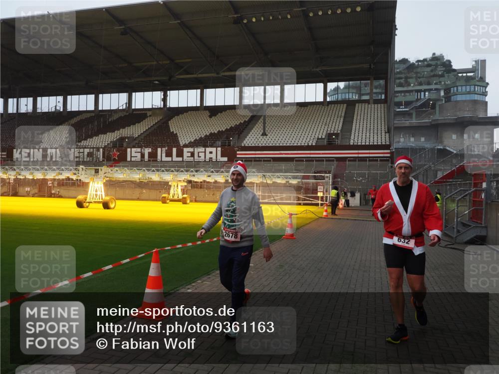 07.12.2025 - St. Pauli X-Mass-Run No. 15 Fabian Wolf http://msf.ph/oto/9361163 07.12.2025 09:57:38 Ziel 632, 1292, 1293, 1377, 1395, 2678, 2984 meine-sportfotos.de