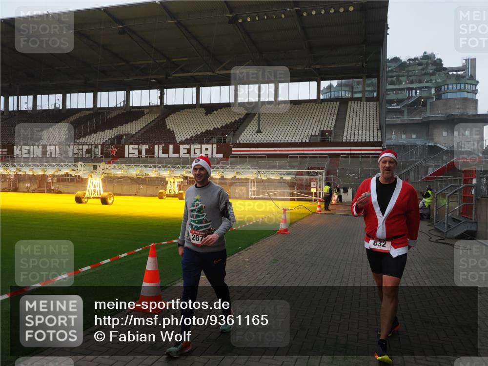 07.12.2025 - St. Pauli X-Mass-Run No. 15 Fabian Wolf http://msf.ph/oto/9361165 07.12.2025 09:57:38 Ziel 632, 1292, 1293, 1377, 1395, 2678, 2984 meine-sportfotos.de