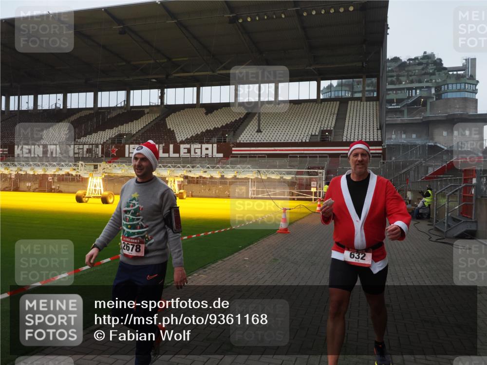 07.12.2025 - St. Pauli X-Mass-Run No. 15 Fabian Wolf http://msf.ph/oto/9361168 07.12.2025 09:57:39 Ziel 632, 1292, 1293, 1377, 1395, 2678, 2984 meine-sportfotos.de